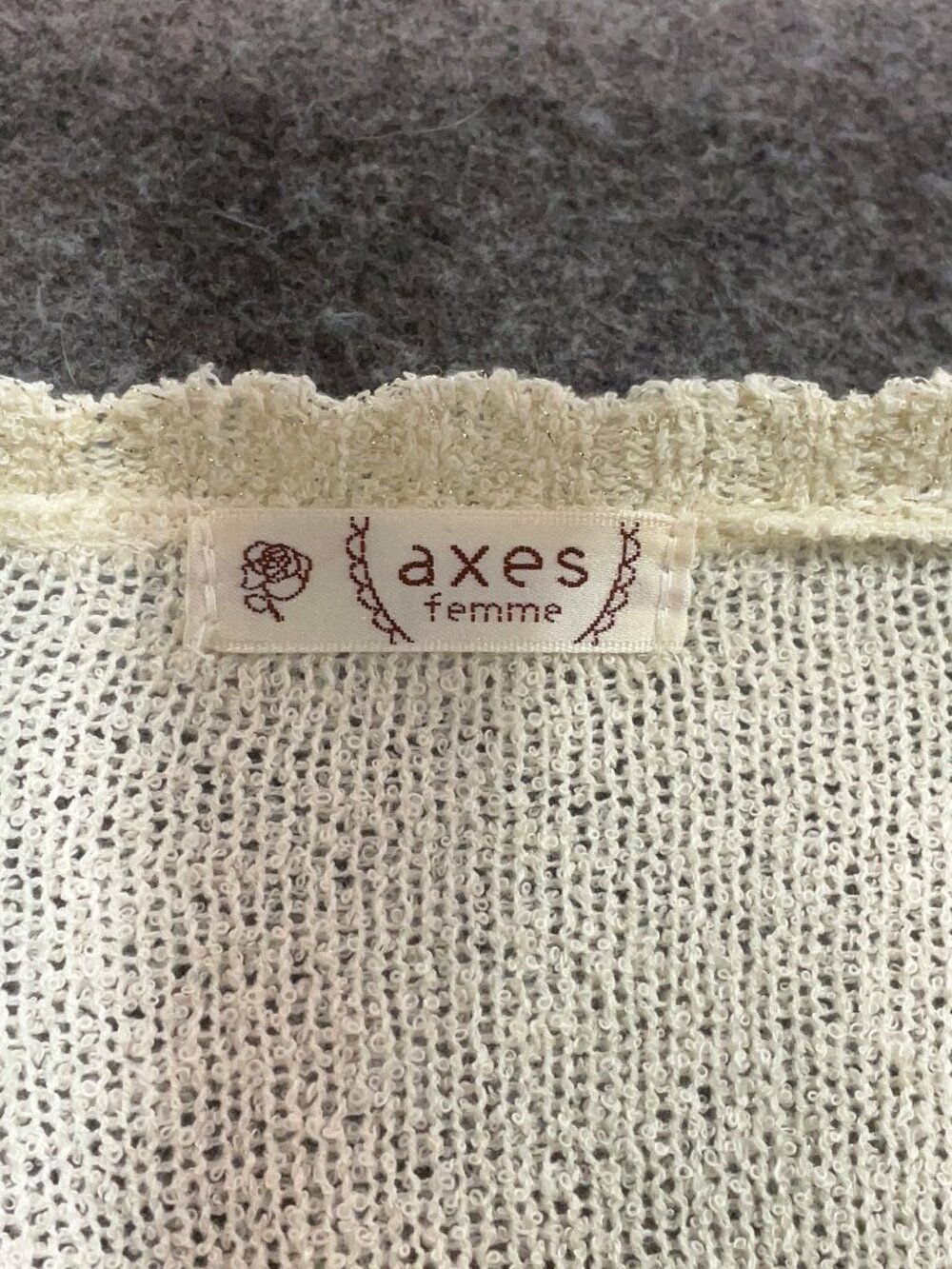 AXES FEMME ivory crochet top w/lace inset sleeves and pearl details - Picture 6 of 8